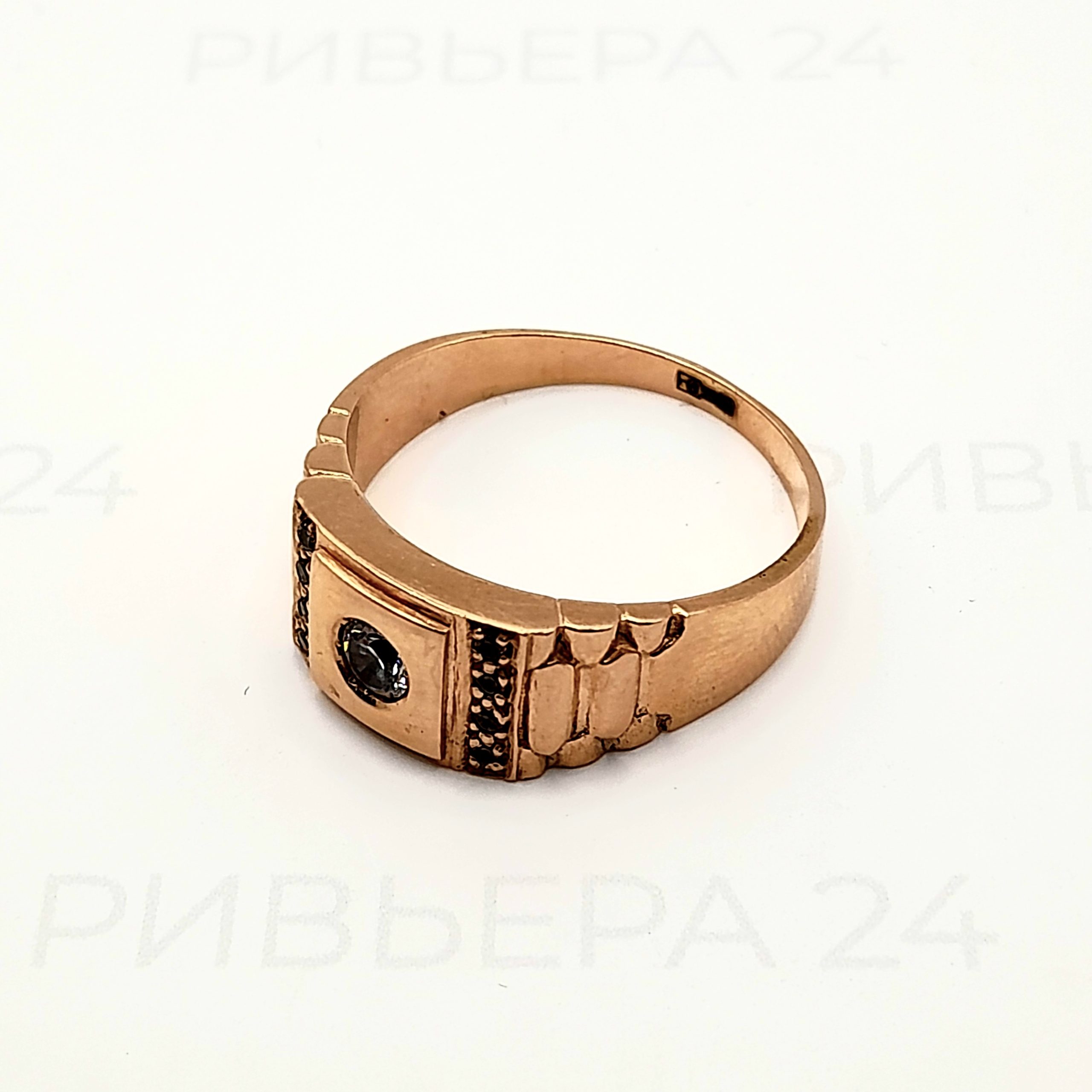 Золотое кольцо-печатка с фианитом 585 пробы 7.10 грамма 21 р Золотое кольцо-печатка с фианитом 585 пробы 7.10 грамма 21 р