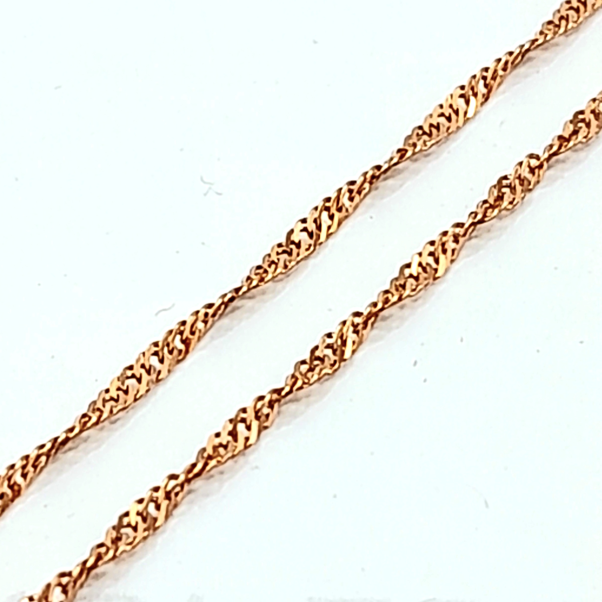 Золотая цепочка сингапур 585 проба 1.97 грамм 55 см. Золотая цепочка сингапур 585 проба 1.97 грамм 55 см.